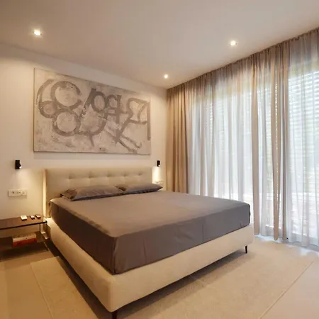 Luxurious Sorici With Private Pool And Mediterranean Landscape - Four Bedroom