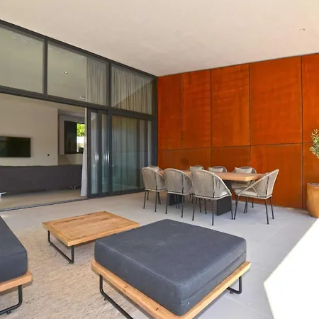 Luxurious Sorici With Private Pool And Mediterranean Landscape - Four Bedroom